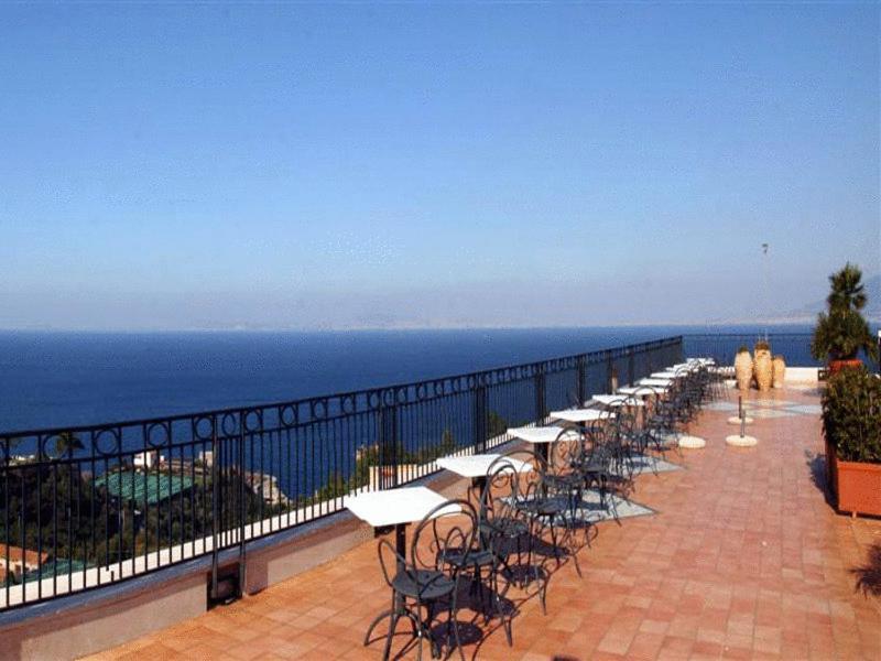 Hotel Villa Pina Antico Francischiello Маса Лубрензе Екстериор снимка