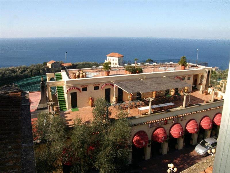 Hotel Villa Pina Antico Francischiello Маса Лубрензе Екстериор снимка